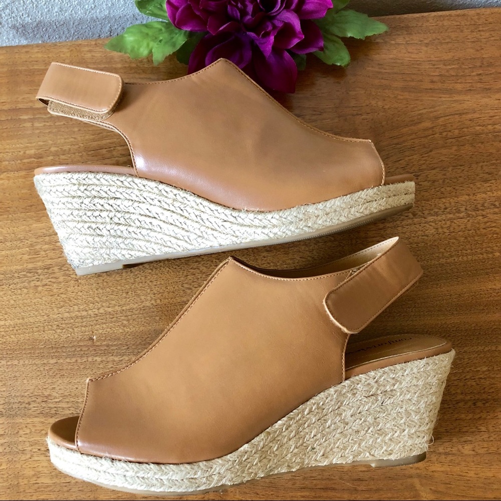Braelyn Espadrilles-Comfort View EUC - Picture 2 of 8